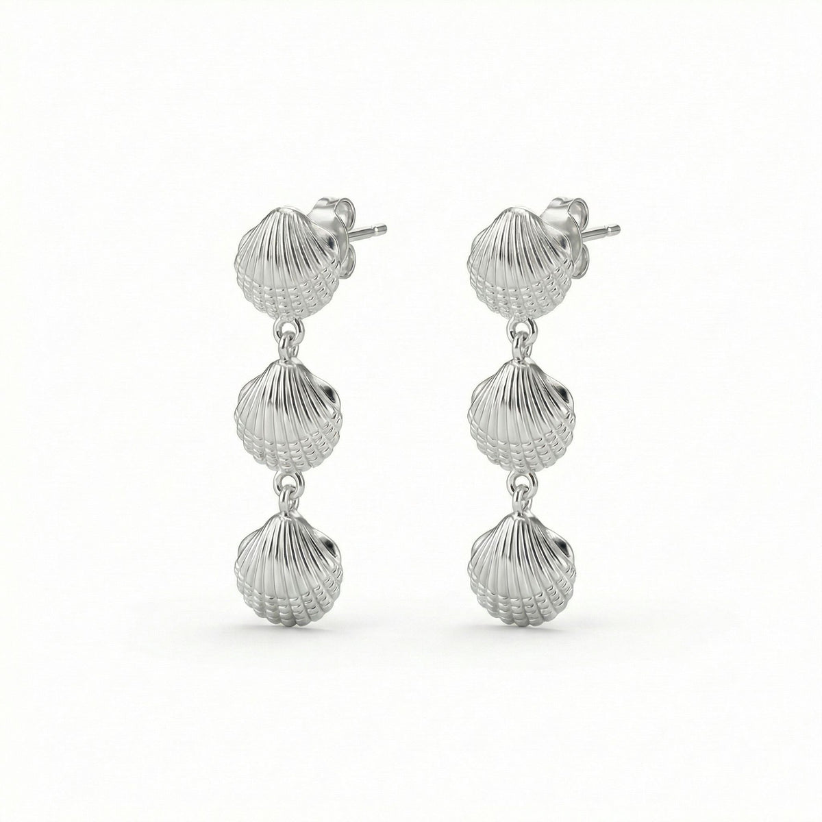 Silberne Muschel-Ohrringe mit dreifachem Anhänger maritim, Schmuck für Damen