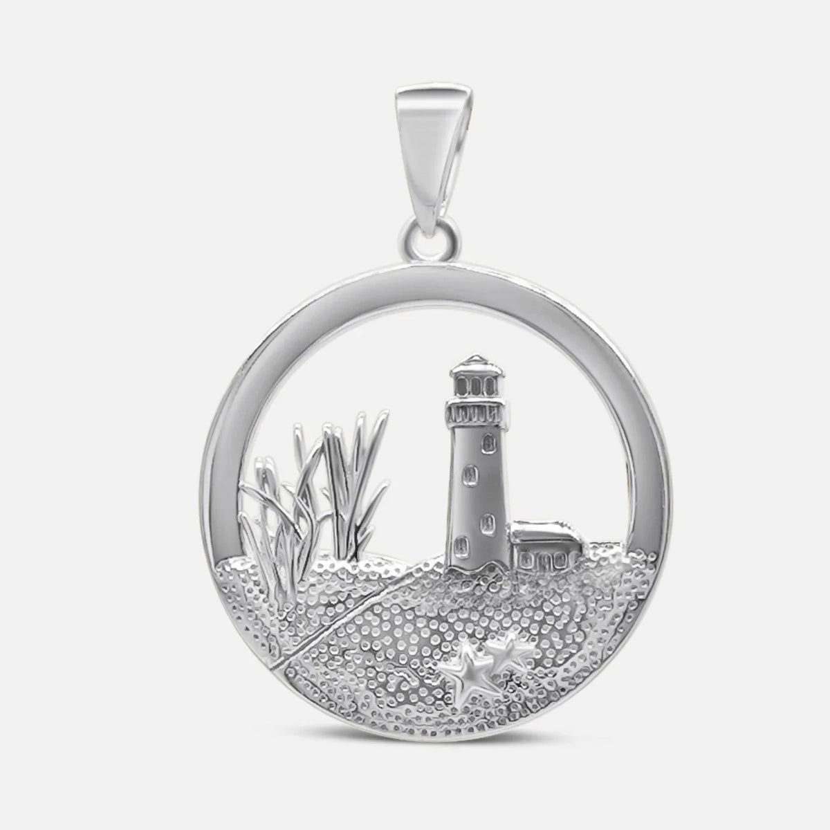 Runder Anhänger aus Silber mit Leuchtturm, Dünen, Strandgras und Seesternen, maritimes Schmuckdesign