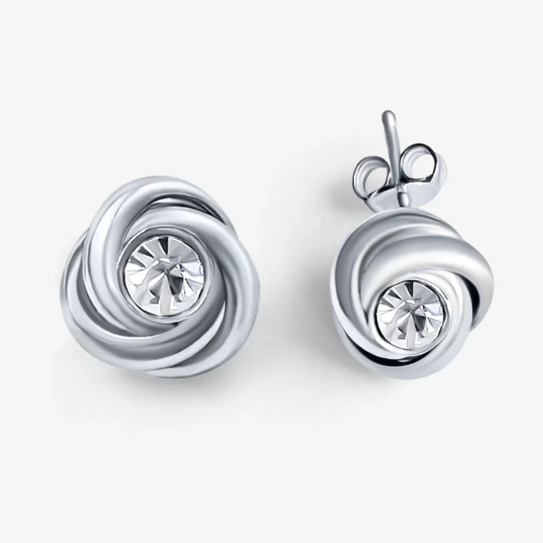 Ohrstecker aus Silber mit Knoten-Design und glänzendem Kristall in der Mitte
