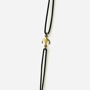 Schwarzes Lederarmband mit goldfarbenem Anker-Anhänger, maritimer Schmuck