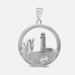Runder Anhänger aus Silber mit Leuchtturm, Dünen, Strandgras und Seesternen, maritimes Schmuckdesign