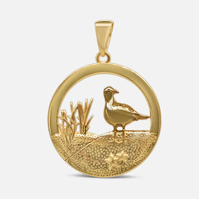 Goldener Anhänger mit Möwe, Dünen, Gräsern und Seestern, maritimer Schmuck