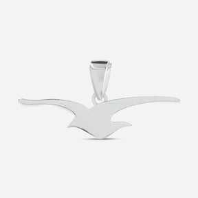 Anhänger in Möwenform aus glänzendem Silber, maritimer Schmuck, vor weißem Hintergrund