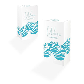 Parfumverpackung mit türkisfarbenem Wellenmotiv und Aufschrift Wave by Nordlust