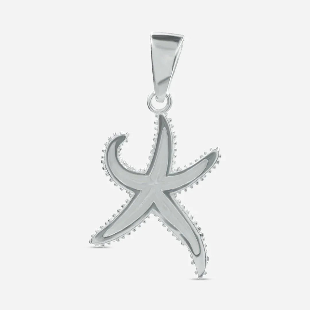 Silberner Seestern Anhänger maritimer Schmuck vor weißem Hintergrund