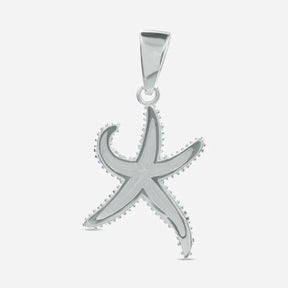 Silberner Seestern Anhänger maritimer Schmuck vor weißem Hintergrund