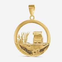 Goldener Anhänger mit Strandkorb, Dünen und Seestern, maritimes Schmuckdesign