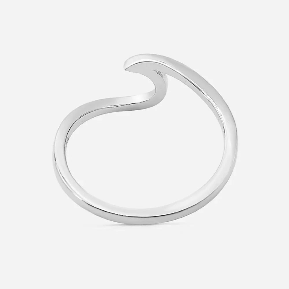 Silberner Wellenring in minimalistischem Design, maritimer Schmuck, glatt poliert